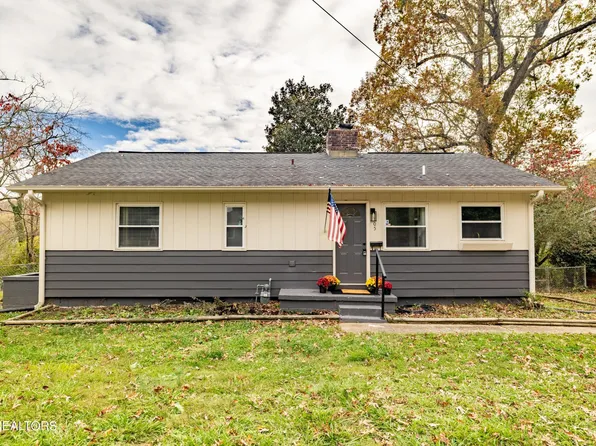 105 Cedar Ln, Oak Ridge, TN 37830