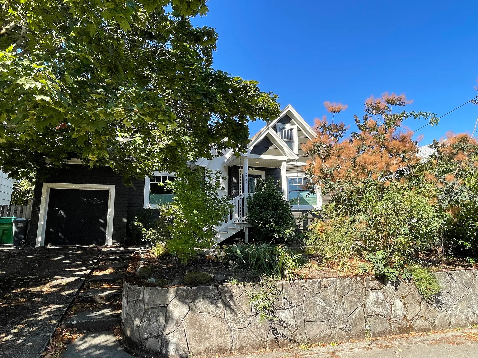 3 bed, 1227 sqft, $3,300 — Photo 2