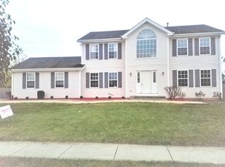 203 Scarlet Oak Dr, Poplar Grove, IL 61065