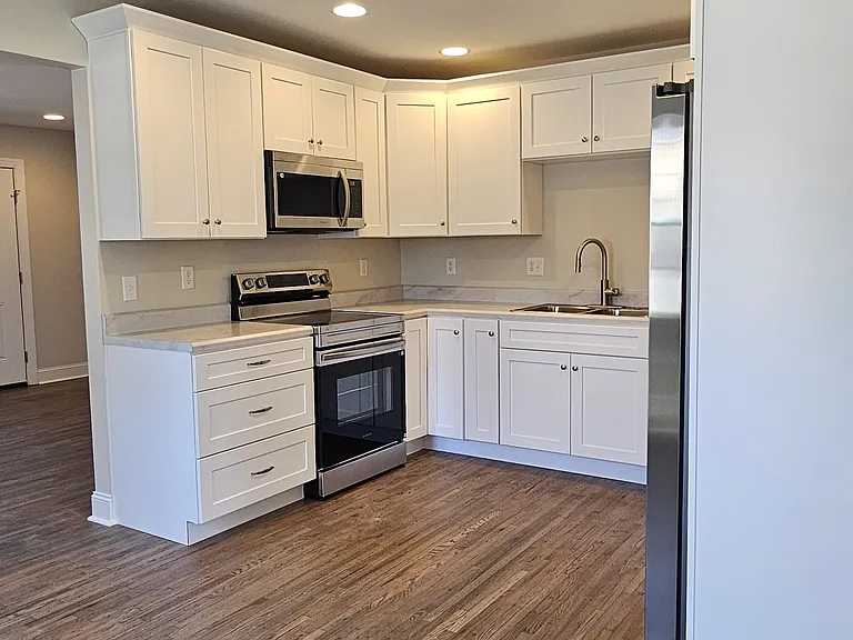 712 8th St SE — Photo 8