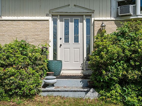 2nd image of 10 Hopkinton Rd