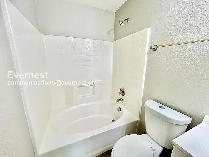130 Creek Cove Dr — Photo 9