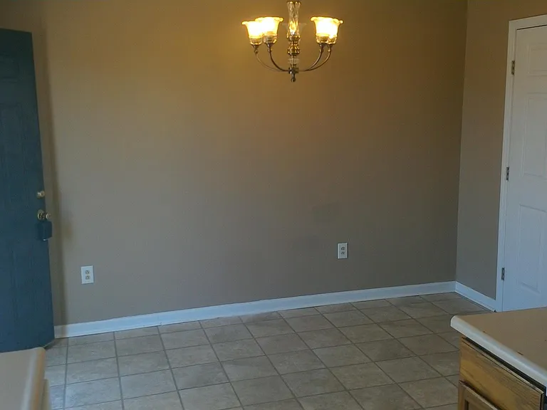 107 Mallory Ct — Photo 10