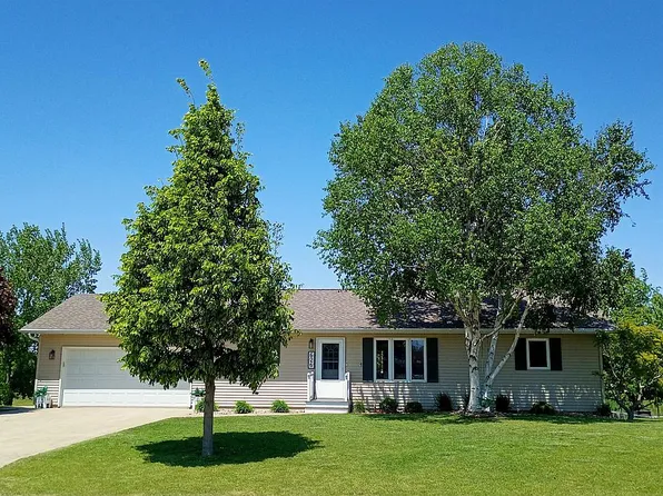 626 11th St NE, Sioux Center, IA 51250