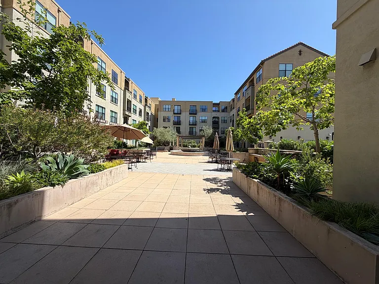 1001 Laurel St #103 — Photo 2