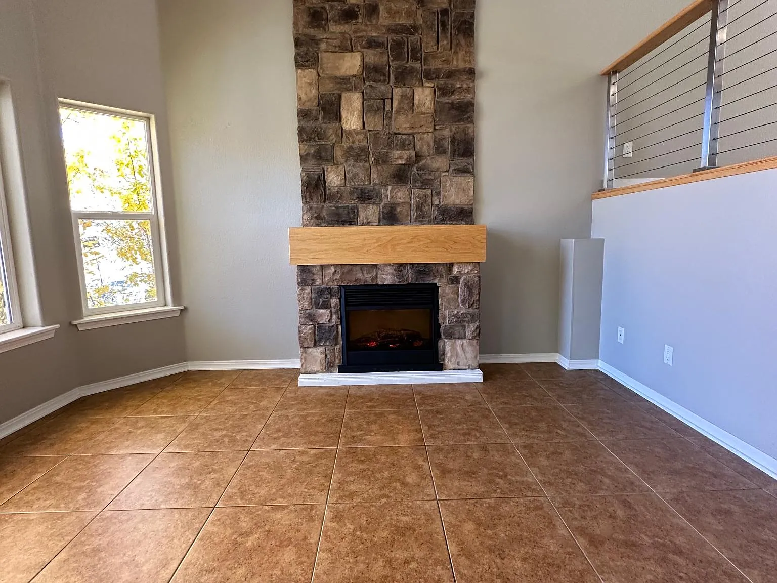 4 bed, 2324 sqft, $3,995 — Photo 3