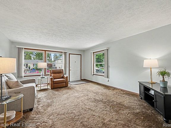4th image of 2986 Cumberland Rd