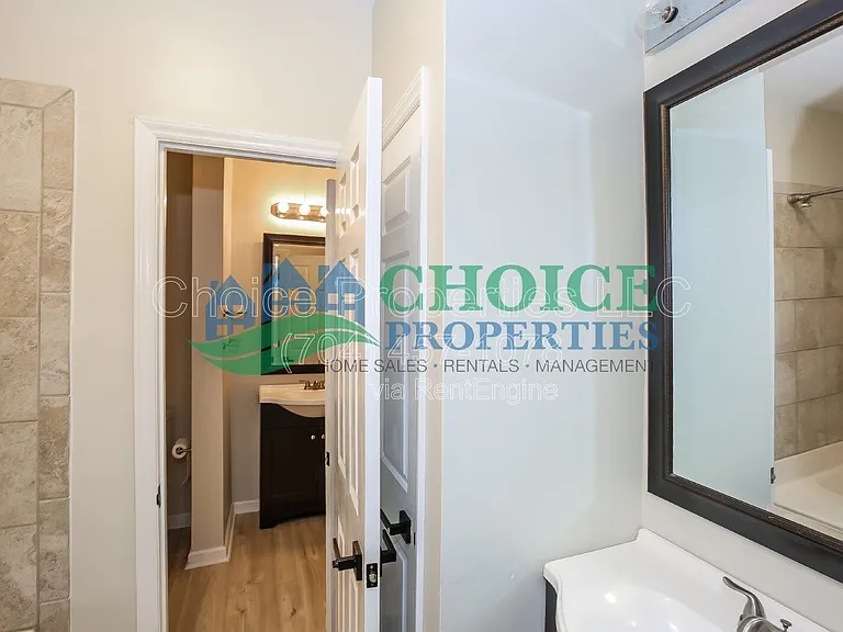 3304 Selwyn Farms Ln — Photo 16
