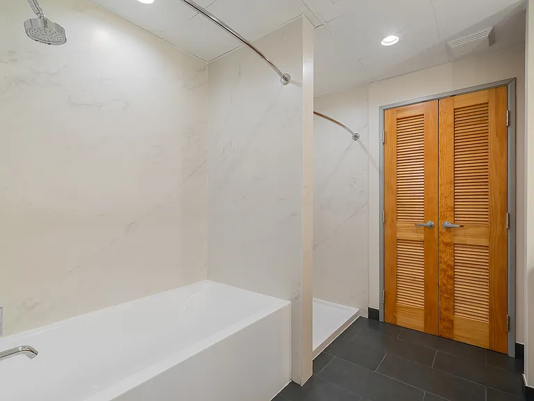 Main 3 Downtown — Photo 16