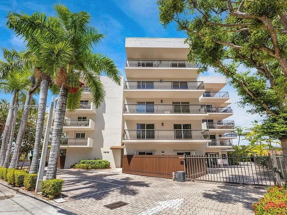 1918 Brickell Ave #204