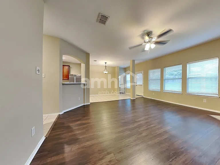 1003 Utopia Ln — Photo 8