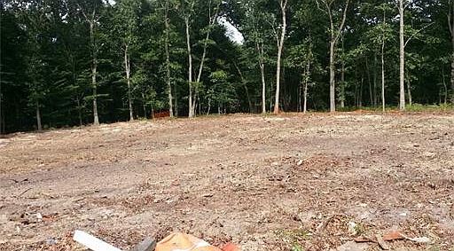 2nd image of 7 Fieldstone Ct
