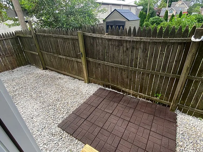 631 N Monroe St — Photo 22