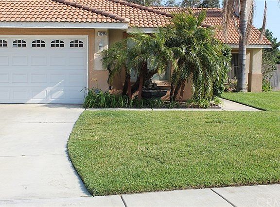 3rd image of 15235 Carob Ln