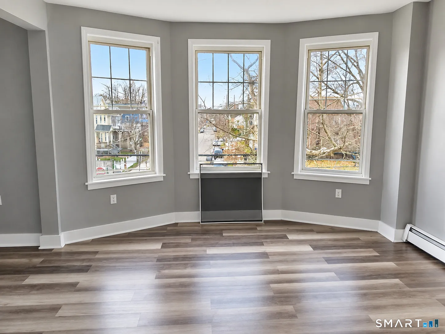 3 bed, 1.0 bath, 1300 sqft, $1,500 — Photo 2
