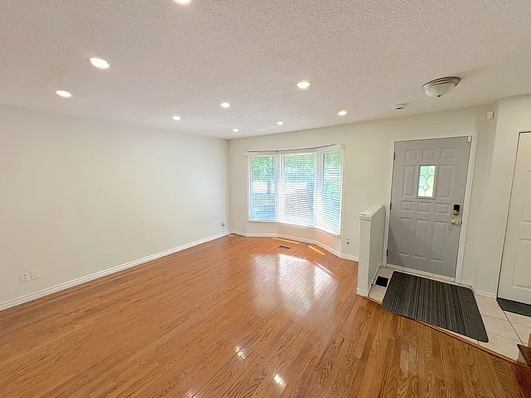 39 Elma St — Photo 5