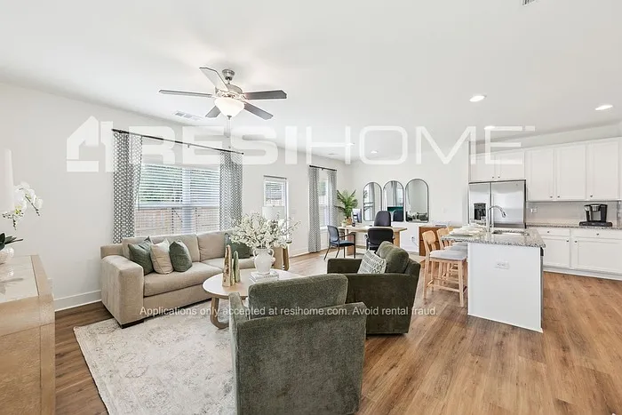 220 Frost Ln — Photo 8