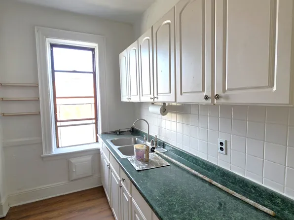 3119 32nd St APT 7, Astoria, NY 11106
