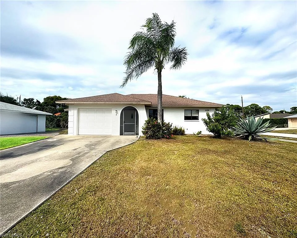 2 bed, 1.0 bath, 1000 sqft, $1,900 — Photo 1