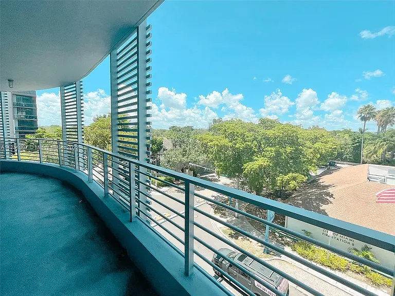 3339 Virginia St #320 — Photo 16
