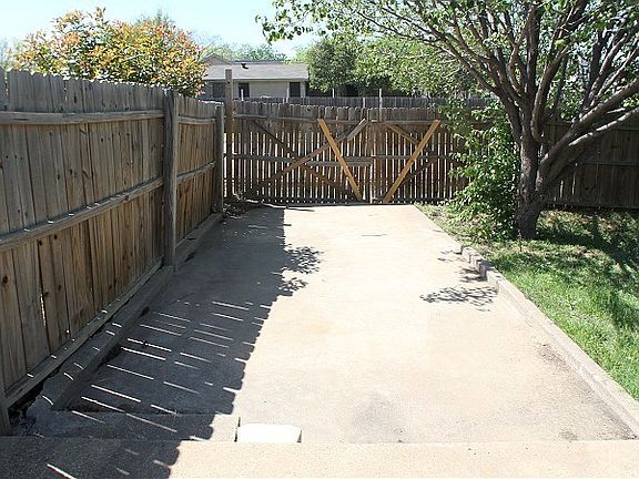 2nd image of 501 Kalmia Dr