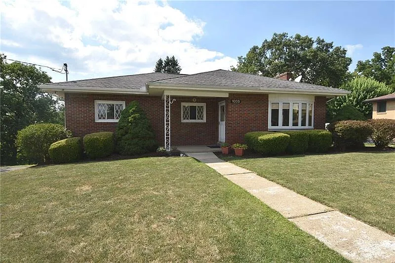 1035 Overlook Dr photo 1