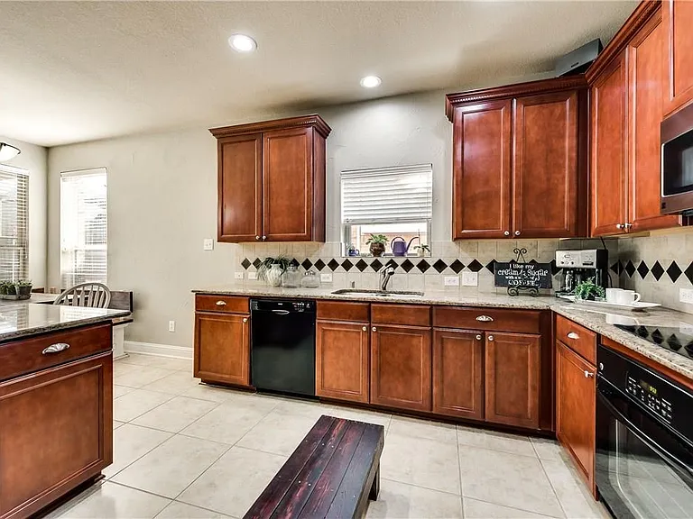 3824 Jeanette Ln — Photo 2