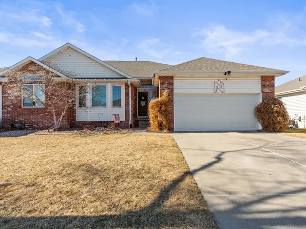 1004 Shoal Pointe Dr, Carter Lake, IA 51510