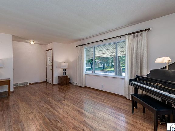 3rd image of 104 Blace Ave