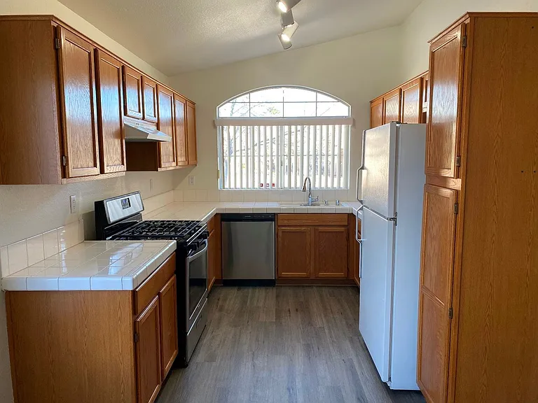 8029 Sierra Largo Dr — Photo 12