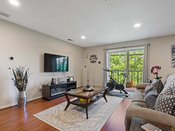 5th image of 500 Willard St Unit 503