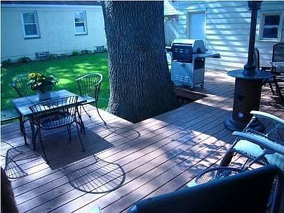 Huge deck for outdoor entertaining