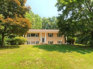 8 Edgewood Dr, Rhinebeck, NY 12572