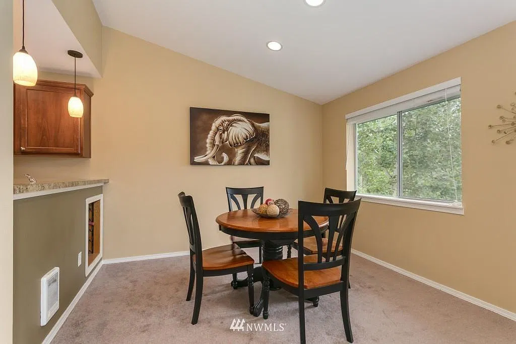 2 bed, 938 sqft, $2,100 — Photo 1