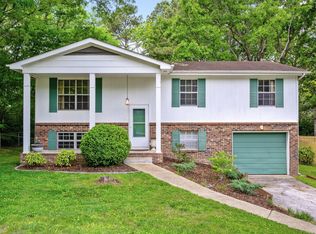 8326 Middle Rd, Ooltewah, TN 37363