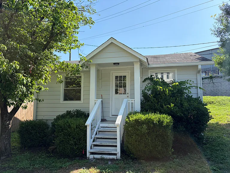 1916 Seminole Ave — Photo 8