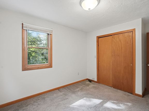 5th image of 184 Main St