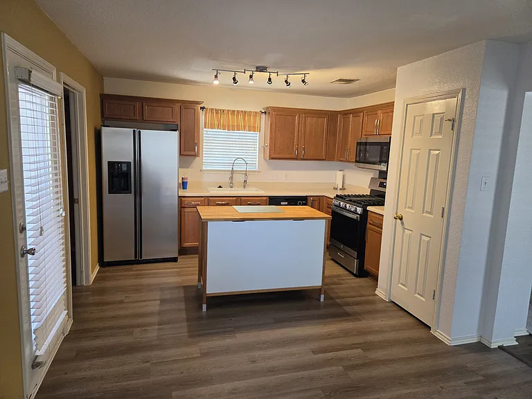 1426 Davis Mountain Loop — Photo 9