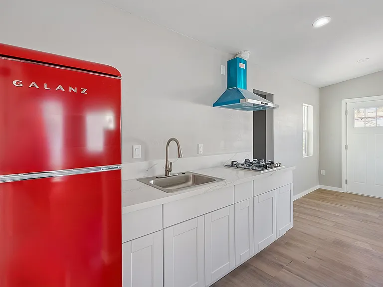 890 E Ash St #4 — Photo 6