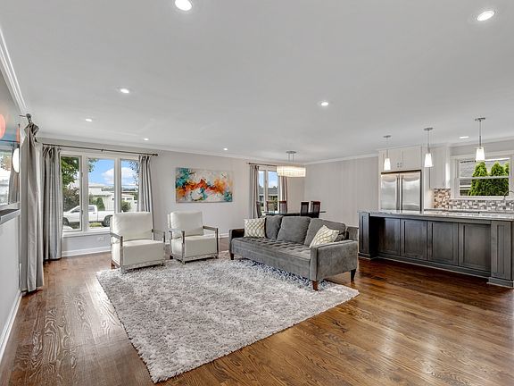 3rd image of 10800 Lacrosse Ave