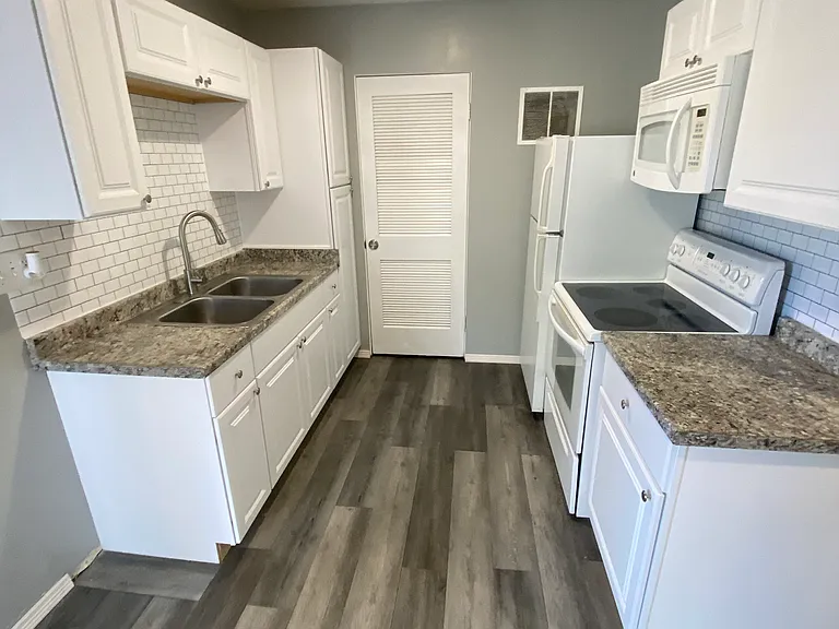 944 W Moreno Ave #2 — Photo 3