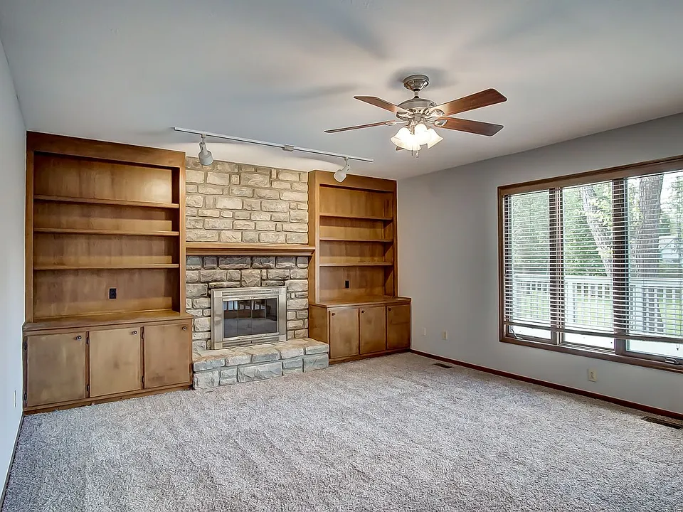 6106 Sugar Maple Dr