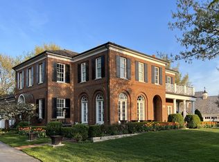 1049 Jensen Dr, Lake Forest, IL 60045