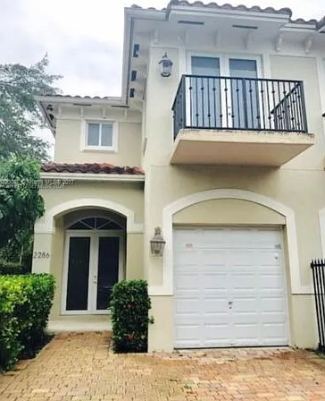 4 bed, 3.5 bath, 1946 sqft, $5,800 — Photo 2
