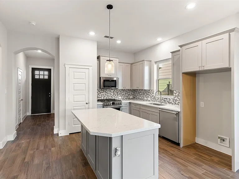 18547 First Landing Dr — Photo 3