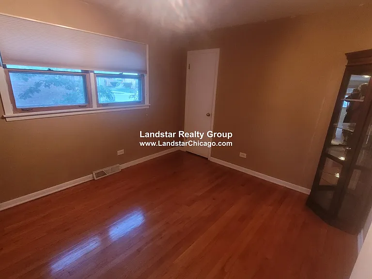 4628 N Plainfield Ave — Photo 3