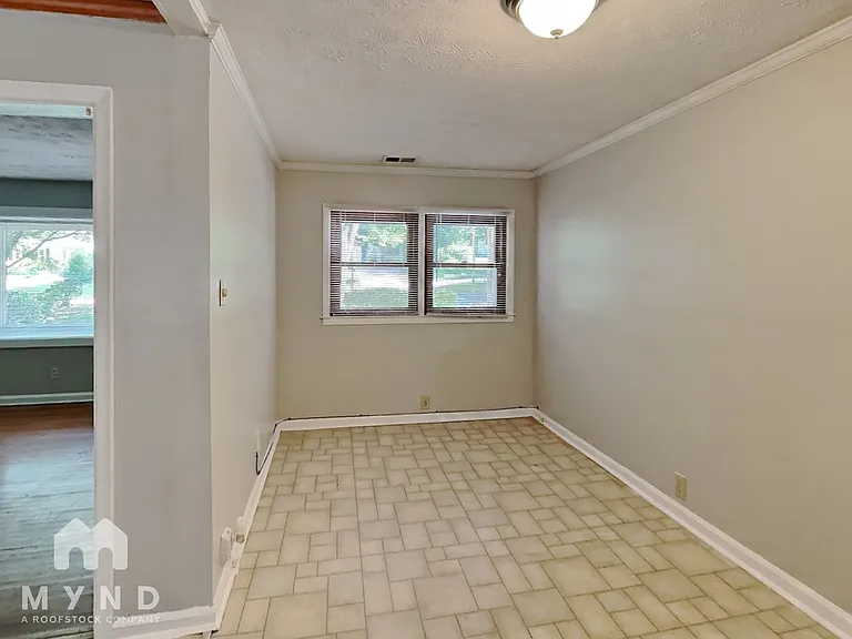 668 Scott Cir — Photo 7