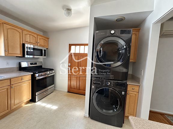 5th image of 907 Bath St #1/2