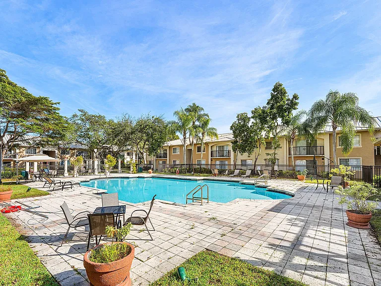 1000 Crestwood Ct S #1015 — Photo 18