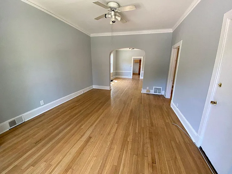 1901 W Belle Plaine Ave #1F — Photo 5